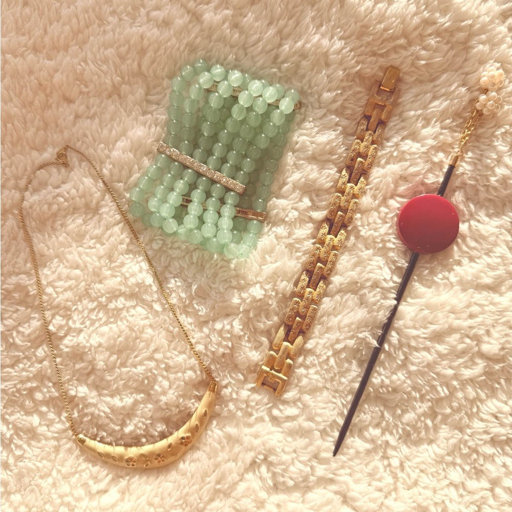 💫 Vintage Bracelet Lot – Gold Tone, Jade Beads & Mixed Styles